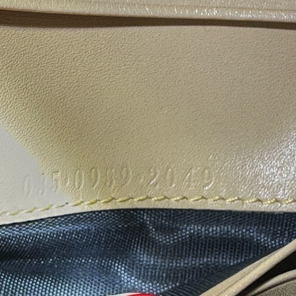 GUCCI leather wallet, beige with silver hardware. GUC with COA - Picture 11 of 13